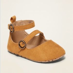 Old Navy 3-6M Faux Suede Ballet Flats NWT! 💛